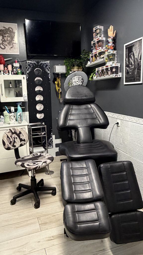 CABINAS ESTUDIO TATUAJES NEGRO MARFIL TATTOO MADRID